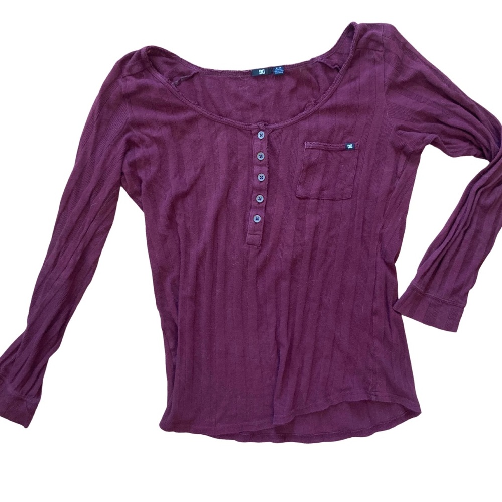 DC women’s long sleeve